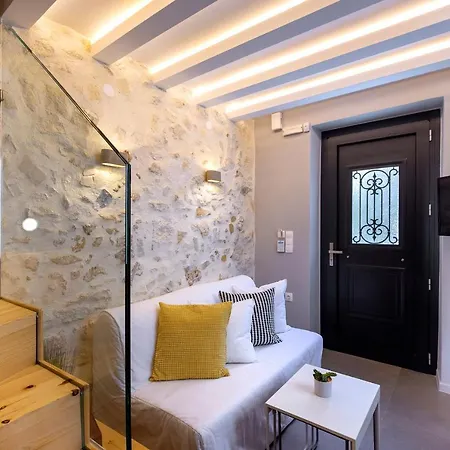 Vasan Suite - Luxury Old Town House With Private Jacuzzi & Free Parking Casa vacanze *