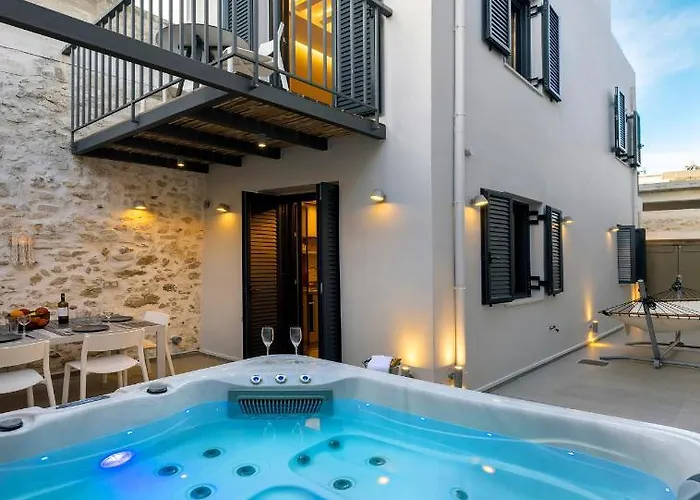 Vasan - Luxury Old Town House With Private Jacuzzi & Free Parking Vakantiehuis *