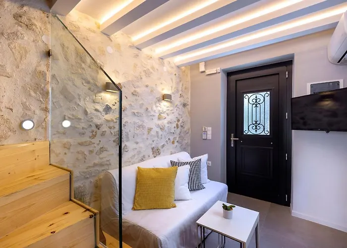 Vasan - Luxury Old Town House With Private Jacuzzi & Free Parking Vakantiehuis *