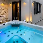 Vasan - Luxury Old Town House With Private Jacuzzi Vakantiehuis Rethimnon