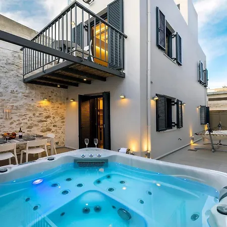 Vasan Suite - Luxury Old Town House With Private Jacuzzi & Free Parking Dom wakacyjny *