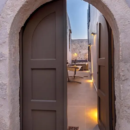 Vasan - Luxury Old Town House With Private Jacuzzi Hébergement de vacances