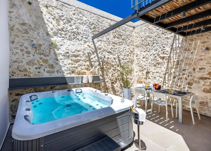 Vasan - Luxury Old Town House With Private Jacuzzi & Free Parking Tatil Evi