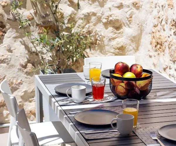 Vasan - Luxury Old Town House With Private Jacuzzi & Free Parking Casa vacanze