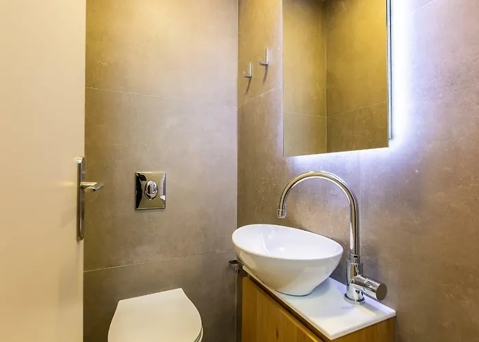 Vasan - Luxury Old Town House With Private Jacuzzi & Free Parking Tatil Evi