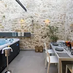 Vasan - Luxury Old Town House With Private Jacuzzi بيت للعطل ريثيمنو